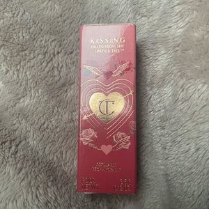 Charlotte Tilbury Matte lipstick ~ Nude romance~